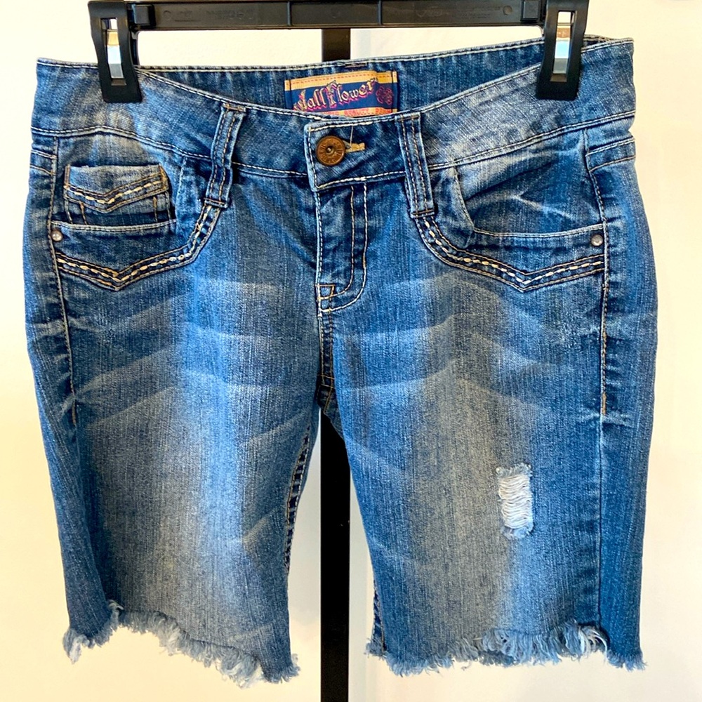 Wallflower Denim Distressed Fringe Jean Shorts Size 7